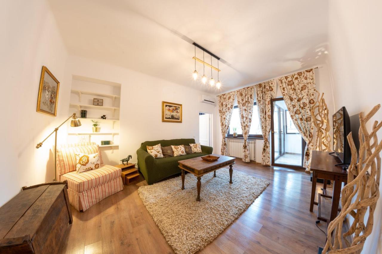 Theatre Rooftop Apartment With Patio Βουκουρέστι Εξωτερικό φωτογραφία